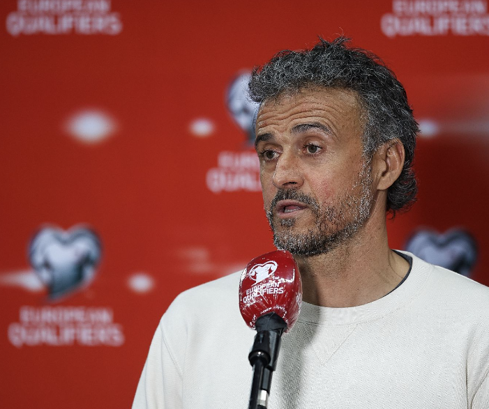 法甲賽場：恩里克盛贊阿什拉夫，巴黎展現穩(wěn)定自信氣質