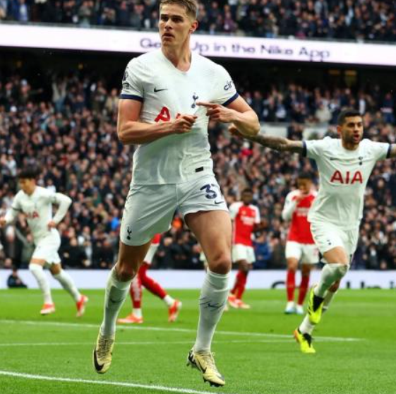 弗蘭克戰(zhàn)術革新顯成效：熱刺定位球體系蛻變獲專業(yè)贊譽