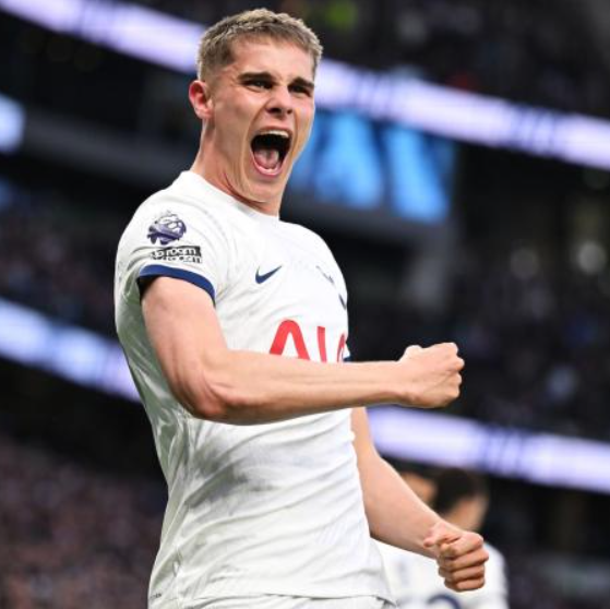 弗蘭克戰(zhàn)術革新顯成效：熱刺定位球體系蛻變獲專業(yè)贊譽