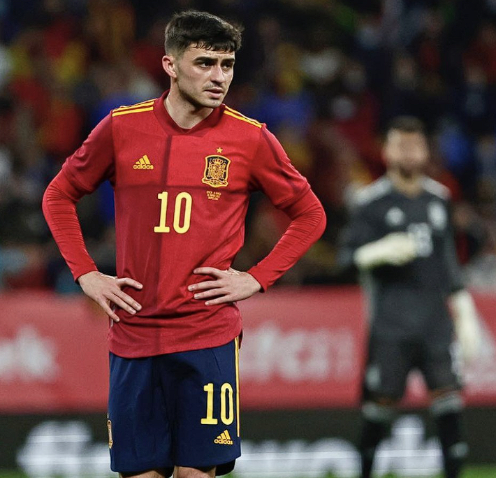 佩德里傷缺致巴薩中場受損，球隊積極調整應對多線挑戰(zhàn)