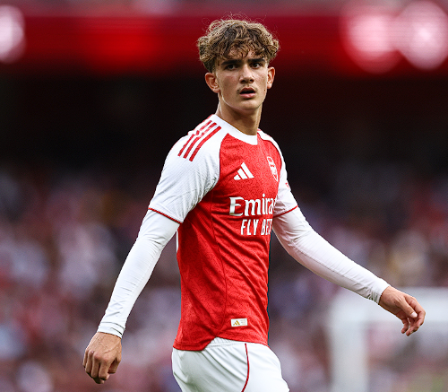 阿森納聯(lián)賽杯晉級(jí)：青訓(xùn)新星閃耀，阿爾特塔暢談未來(lái)展望