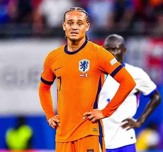 英超與歐冠賽場：熱刺主帥弗蘭克談哈維 - 西蒙斯表現與換人決