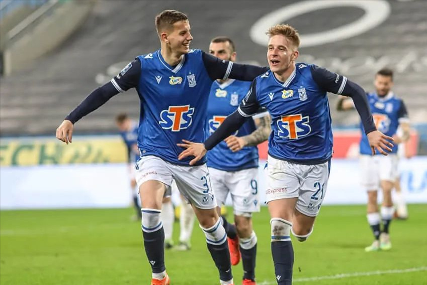 黑馬主場鏖戰(zhàn)藍軍，歐冠生死局懸念陡升