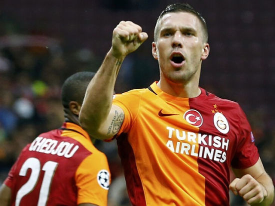 青春風(fēng)暴鏖戰(zhàn)鐵血防線，阿賈克斯主場爭勝