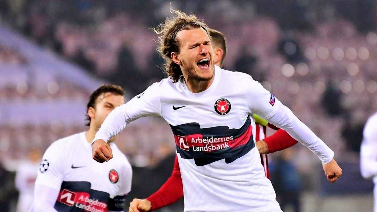 黑馬主場(chǎng)硬撼藍(lán)軍，歐冠生死局誰(shuí)主沉浮