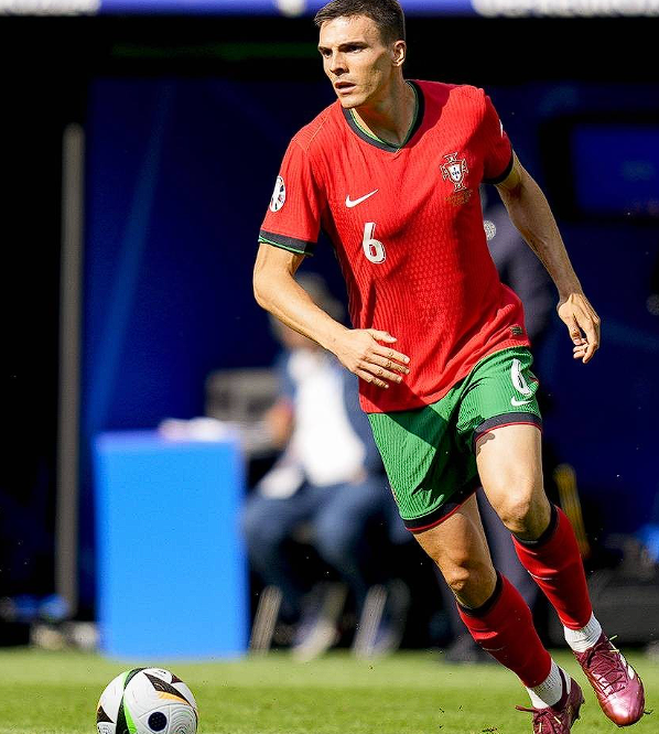 熱刺主帥弗蘭克談帕利尼亞未來：短期滿意與長期規(guī)劃的戰(zhàn)術(shù)權(quán)衡