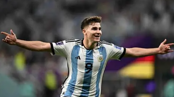 阿爾瓦雷斯轉(zhuǎn)會(huì)<a href='https://www.m.llxzyyy.com/news/tag/259.html' style='color: blue;'>巴黎</a>圣日耳曼傳聞分析