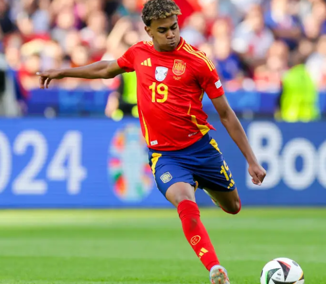 歐冠焦點(diǎn)：斯坦福橋之役，亞馬爾追夢(mèng)與巴薩切爾西的強(qiáng)強(qiáng)對(duì)話