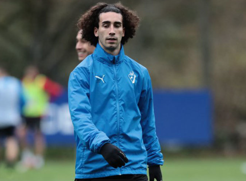 歐冠切爾西勝巴薩：球迷挑釁與庫庫雷利亞對(duì)亞馬爾的針對(duì)性防守