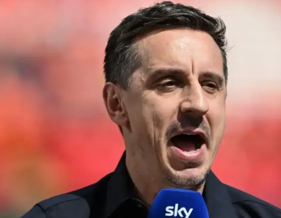 丹尼&middot;辛普森：內維爾助力，開啟別樣足球合同談判之路