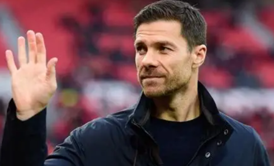 歐冠烽火：師徒對決，<a  style='color: blue;'>皇馬</a>曼城激戰(zhàn)一觸即發(fā)