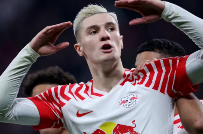 曼聯(lián)訓(xùn)練動(dòng)態(tài)：馬奎爾等三人缺席，弗萊徹加入一線隊(duì)合練