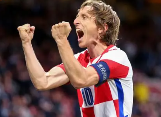 都靈主席開羅頒獎盛贊莫德里奇，憶聯(lián)賽逆轉(zhuǎn)心緒難平