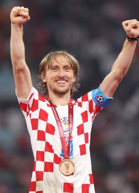 都靈主席開羅頒獎盛贊莫德里奇，憶聯(lián)賽逆轉(zhuǎn)心緒難平